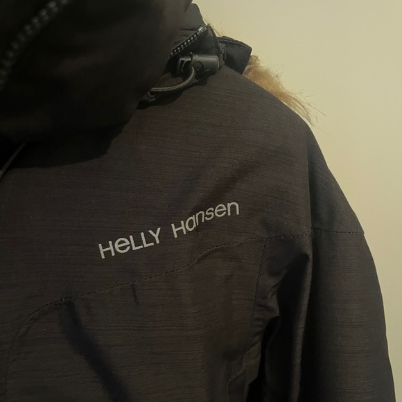 Black Helly Hansen Winter Coat with Fur Lining on Hood - Picture 4 of 5